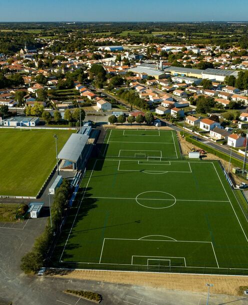 Terrain de football Gazon synthétique Le Poiré sur Vie (85)