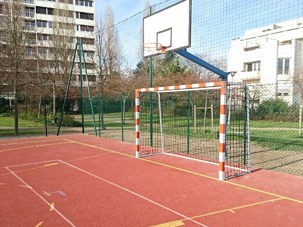   Buts de hand et basket - Sportingsols, constructeur de sols sportifs et équipements sportifs  