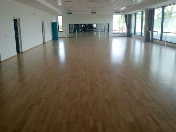  Construction d'un sol en parquet pour la salle de danse - Sportingsols 