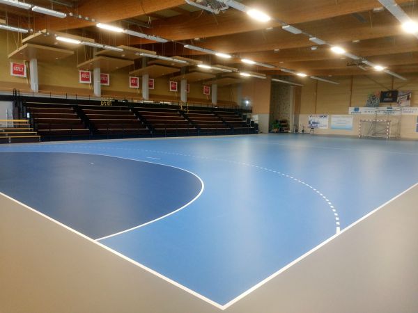 Construction d'un sol PVC pour salle omnisport - constructeur de sols sportifs Sportingsols