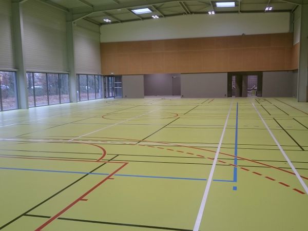 Réalisation d'un sol PVC - Sportingsols constructeur de sols pour salle omnisport