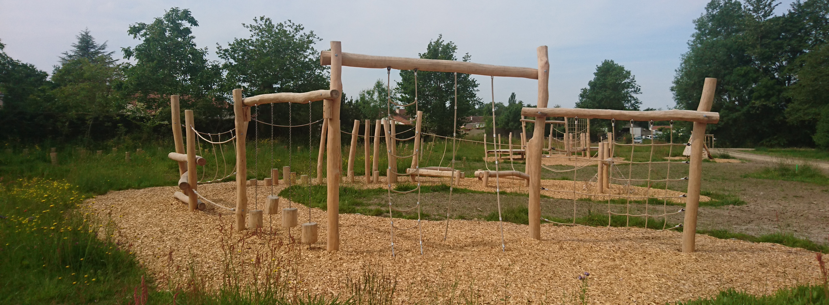 ST HILAIRE DE LOULAY - Parc du prÇ gestin - jeux en robinier