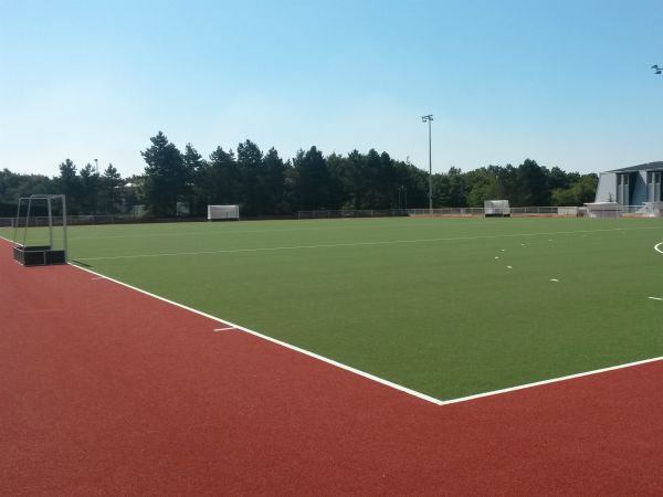  Terrain hockey en gazon synthétique - Sportingsols, constructeur de terrains de hochey 