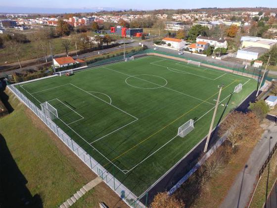 Gazon synthétique foot et baseball - Sportingsols, constructeurs de terrains de football synthétiques